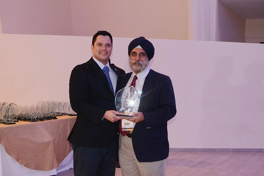 At the Concapan conference, Dr. Pritpal Singh was recognized by IEEE for his contributions to the development of humanitarian technology projects in Nicaragua.