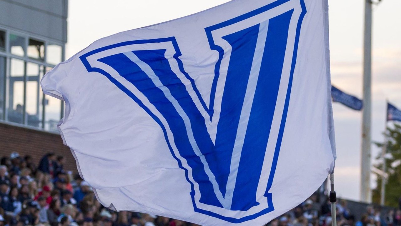 A Villanova 'V' flag flying at Villanova Stadium