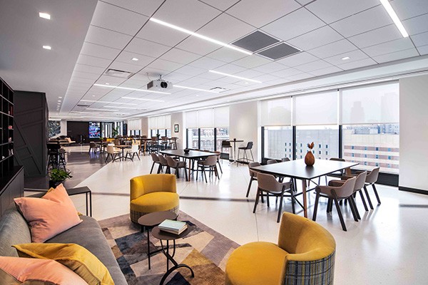 An open room with groups of tables and chairs at Villanova's MBA Center City Philadelphia location.