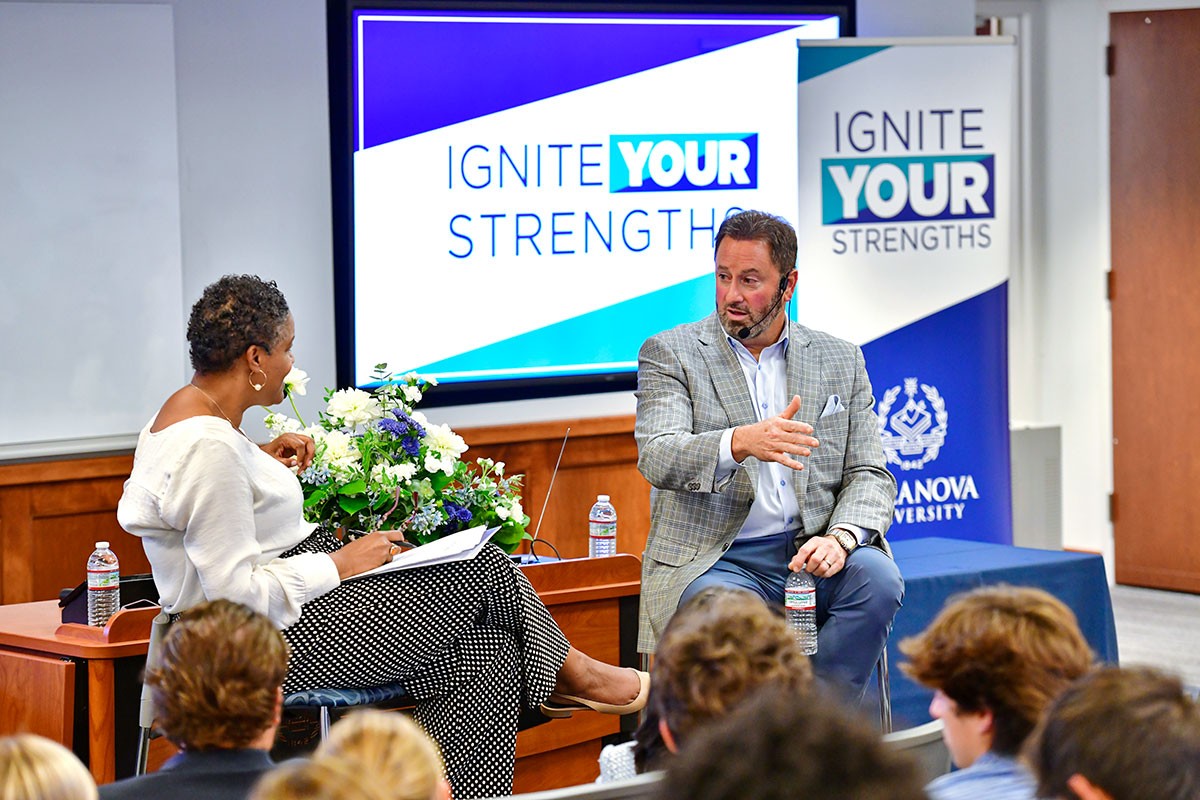 Chris Gheysens '93 VSB speaking at an Ignite Your Strengths event