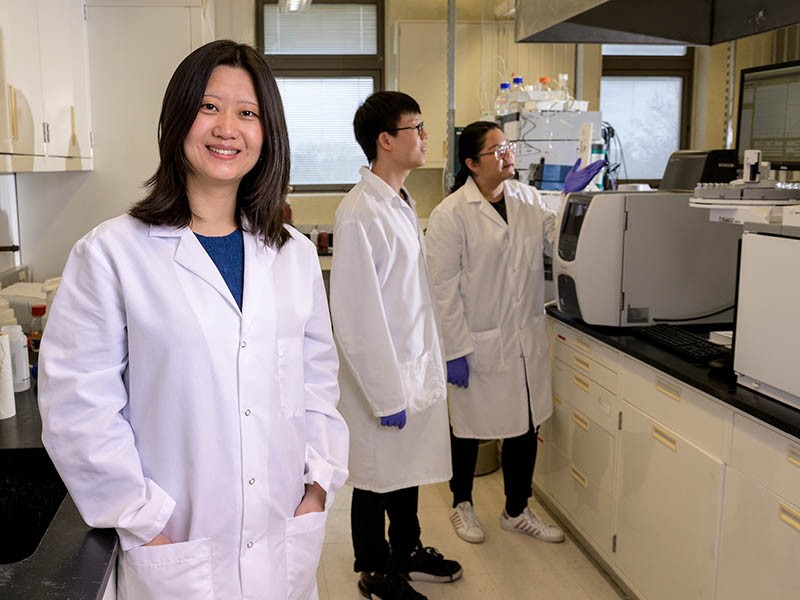  Dr. Wenqing Xu Recognized with University Scholarly Achievement Award