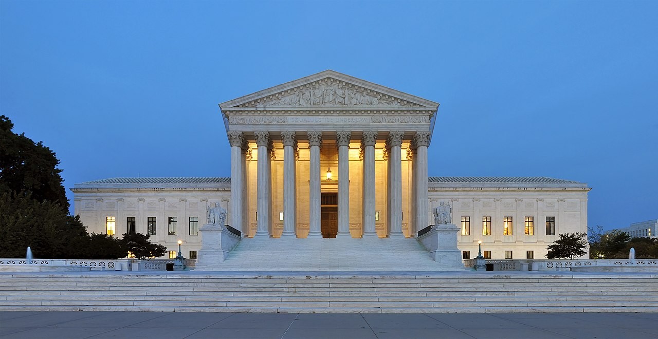 Panorama of United States Supreme Court Building at Dusk (Joe Ravi, CC BY-SA 3.0, via Wikimedia Commons)