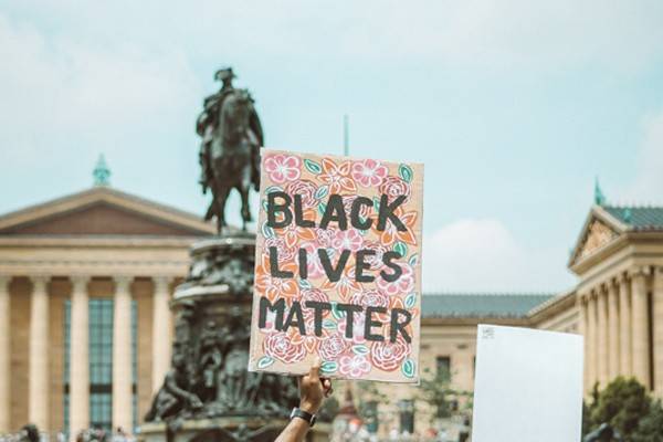 Photo of George Floyd/BLM protests at the Philadelphia Museum of Art by Chris Henry from UnSplash