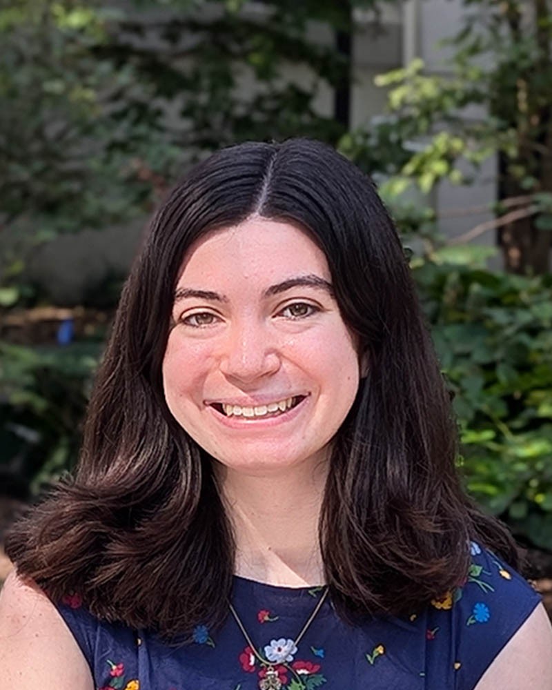 Zoe Howland headshot