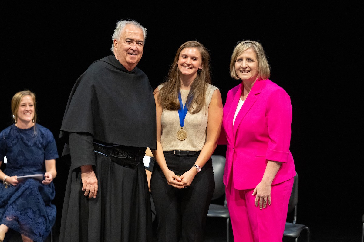 Madeline Smith, Medallion of Academic Excellence