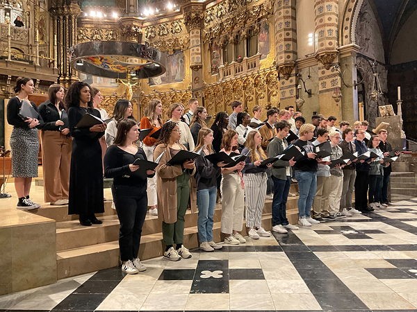 Image of students singing in Montserrat, Spain