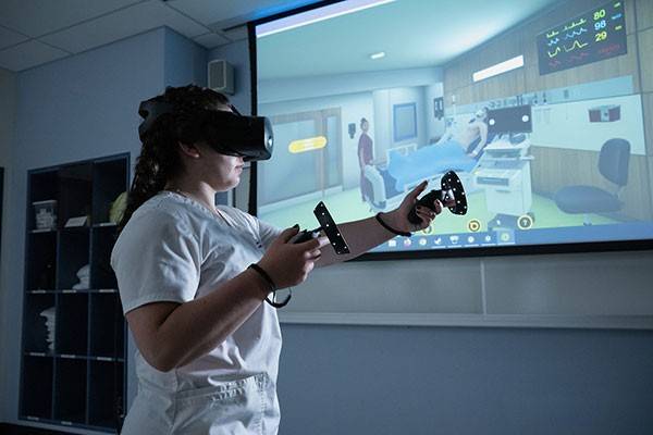 Nursing student using virtual reality simulation