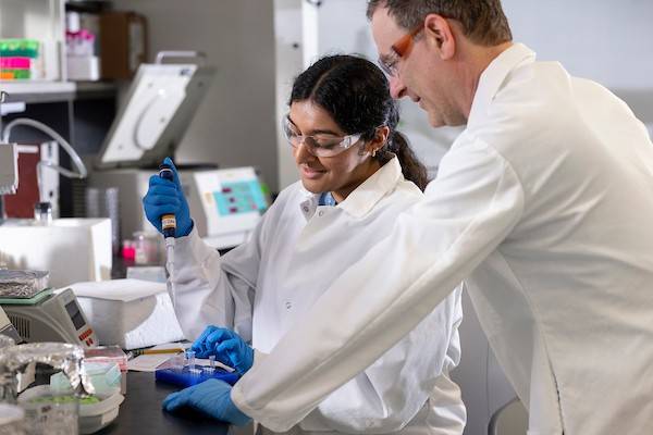 Arushi Palta conducting research in a lab