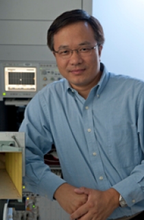 Dr. Yimin Zhang, Director of the CAC’s Wireless Communications and Positioning Laboratory