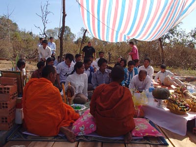 A Buddhist groundbreaking tradition