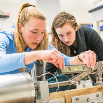 ME Capstone students Lizzie Hagerty (left) and Katie Reteneller troubleshoot the alignment of their heated pipe expander device (March 2019). Also on the project team were Andrew Lee, Peter Herlihey and Adrienne Jacob.