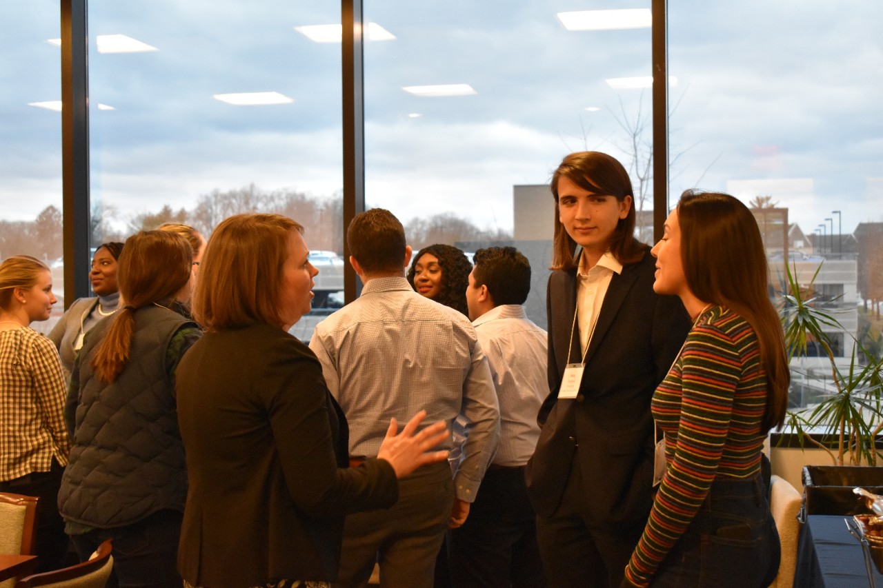Students network with alumni