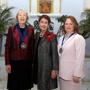 Alumni medallion recipients with Dean Havens 