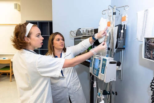 Dr. Michelle McKay teaching student in simulation lab