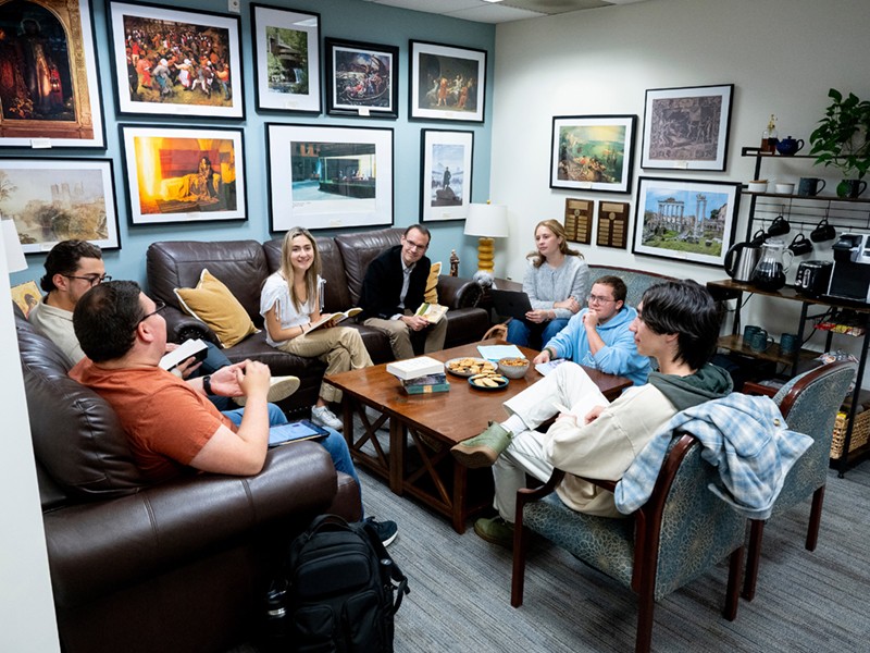Humanities students and faculty sitting and chatting in the lounge. Humanities students and faculty sitting and chatting in the lounge.